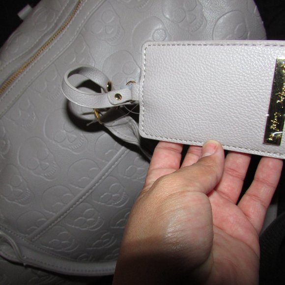 Betsey Johnson Skull Embossed XO Speedy Duffle Weekender Bag Gray New With Tags - Picture 3 of 6